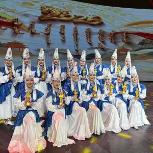 Бүжихүйн өв” клубийн сурагчид алтан цом хүртэв